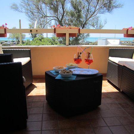 Ferienwohnung Alma Unica Fronte Mare Lido di Ostia Exterior foto