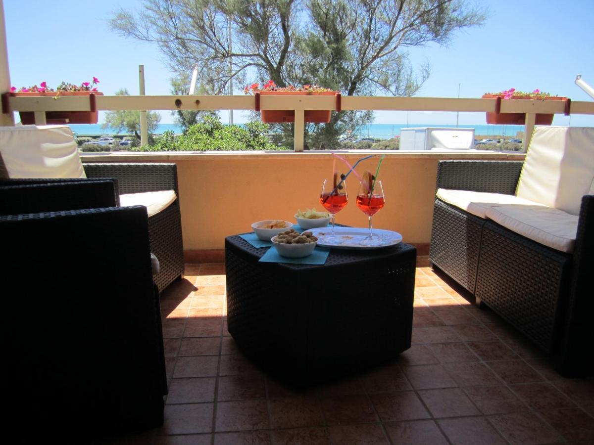 Ferienwohnung Alma Unica Fronte Mare Lido di Ostia Exterior foto
